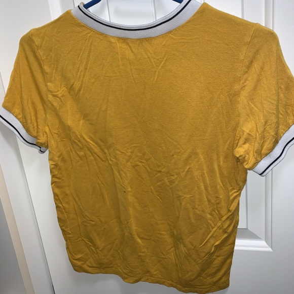 A t-shirt - Picture 2 of 3